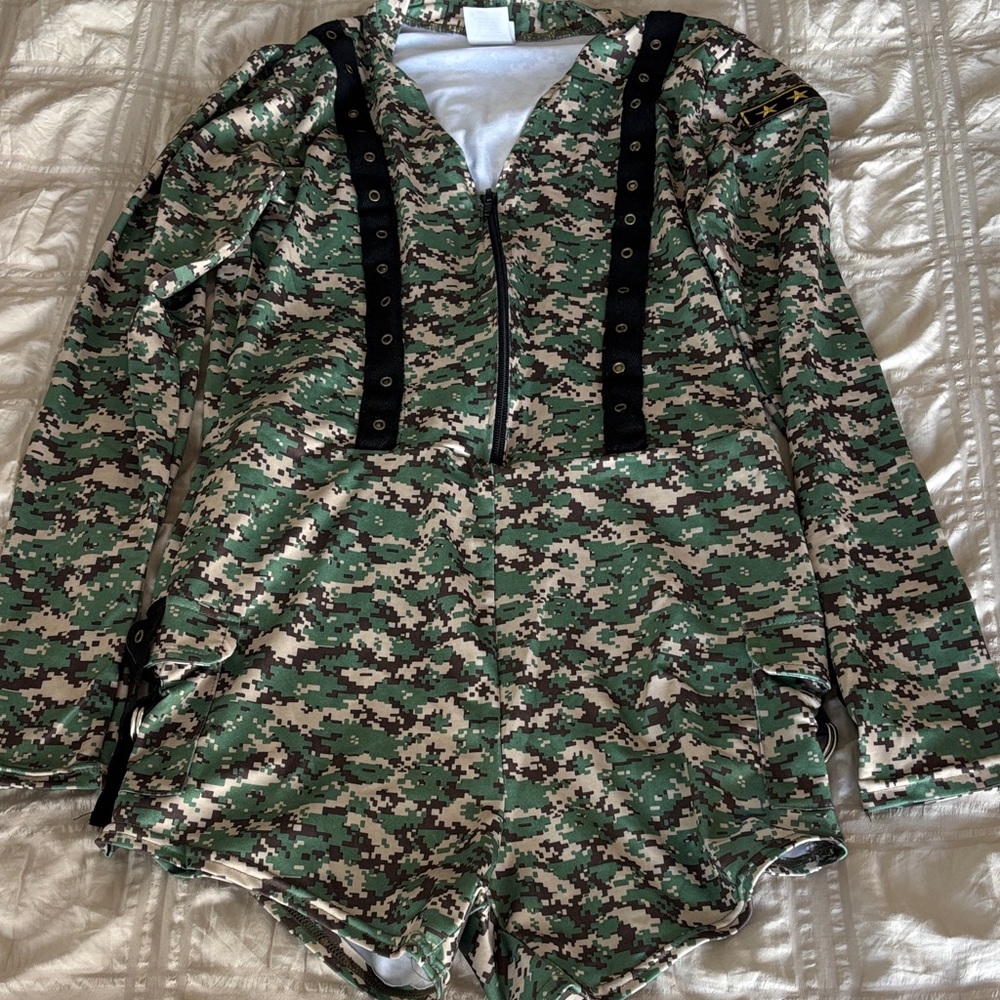Spirit Camouflage Long Sleeve Outfit
